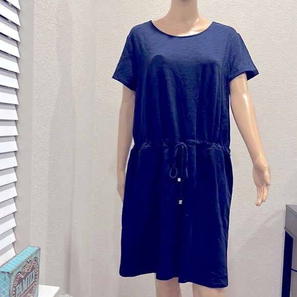 Nwt Lands End dress w/ pockets and self drawstring tie at waist. - Picture 1 of 3